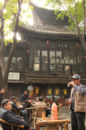Daily life at the Zigong teahouse.