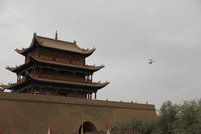 The hang glider was omnipresent.