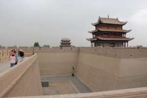 The fortress is massive: Concentric walls 11 meters high and 733 meters in diameter enclose an area of 33,500 square meters. The walls, turreted at each corner, connect to the Great Wall and the northern and southern sides.